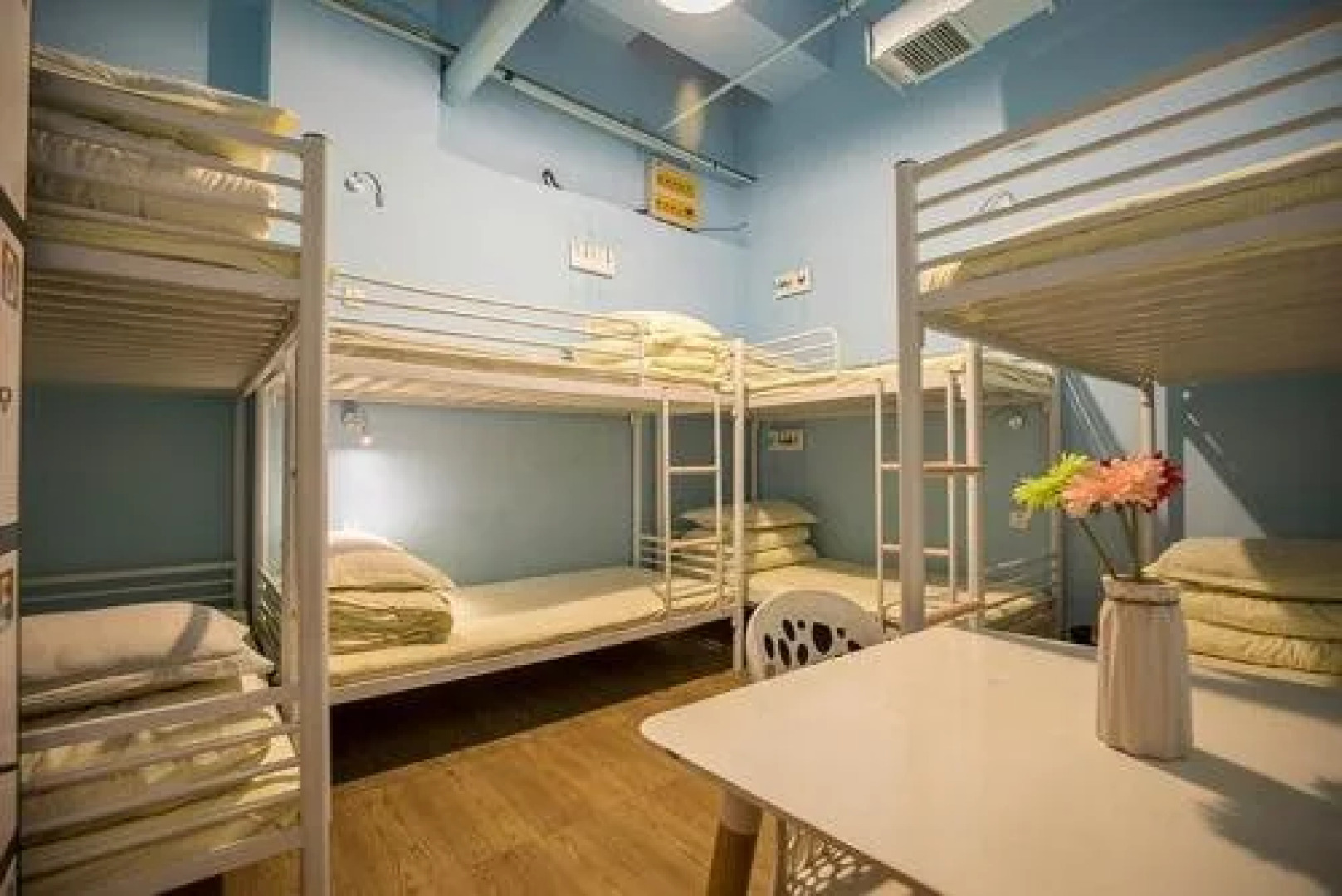 He Huang Memory Youth Hostel