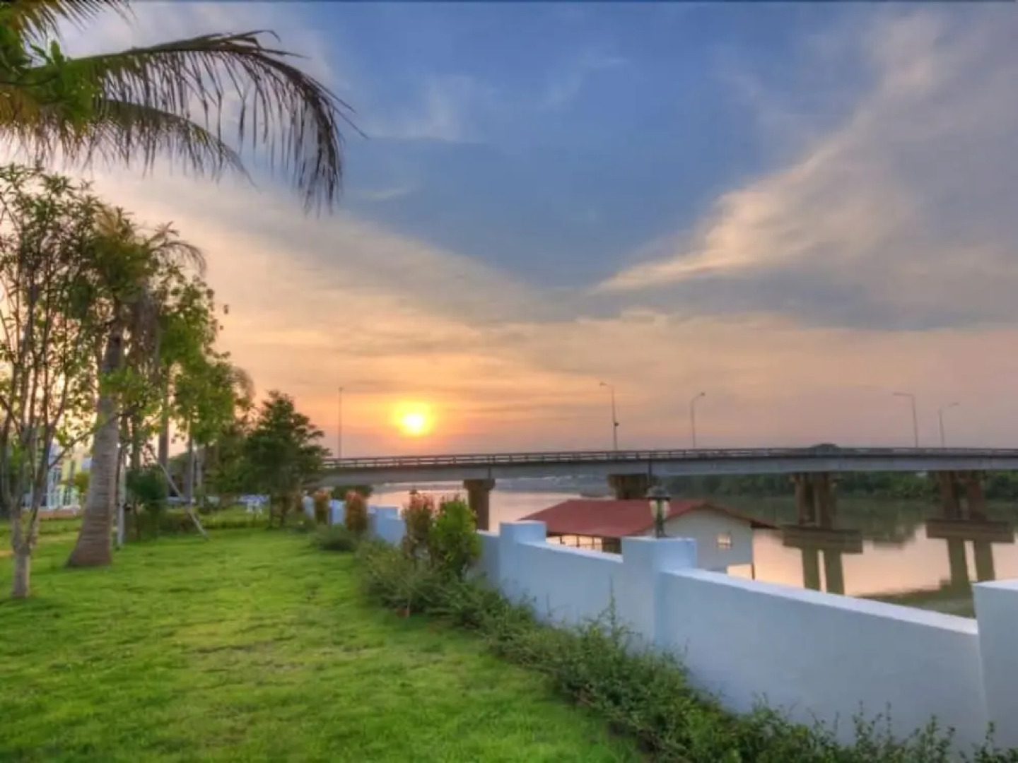 Ingmoon Riverside Resort and Spa