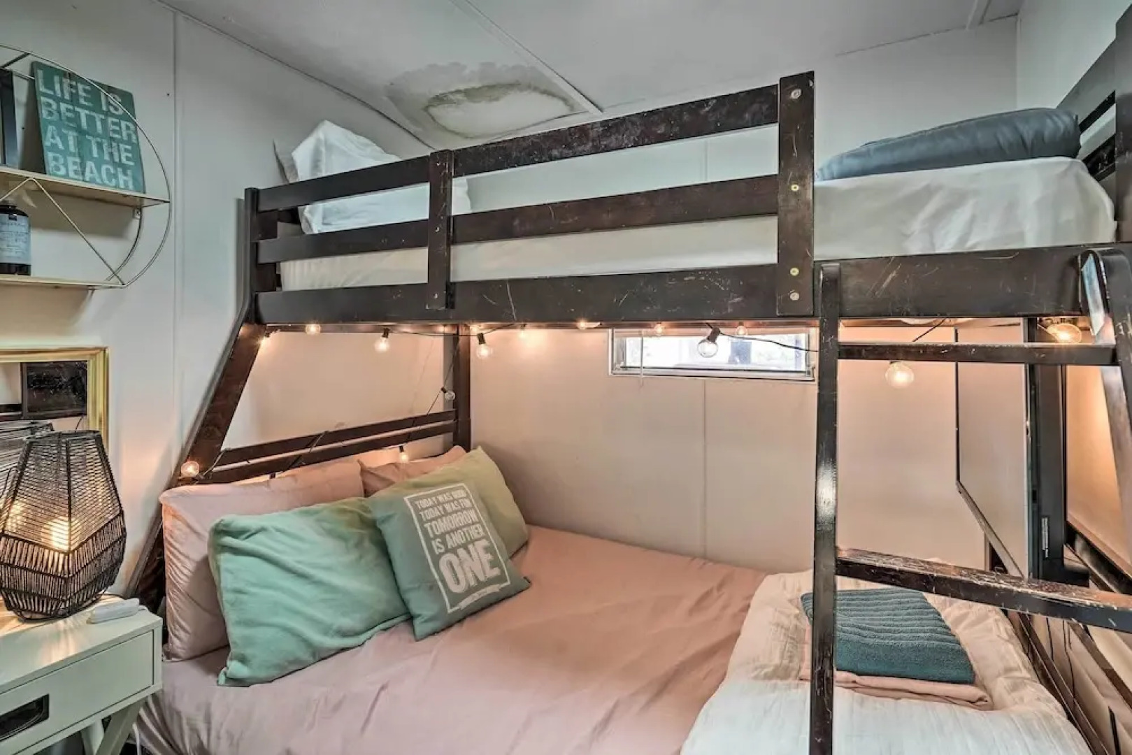 < 1 Mi to Lake Havasu: Pet-friendly Home