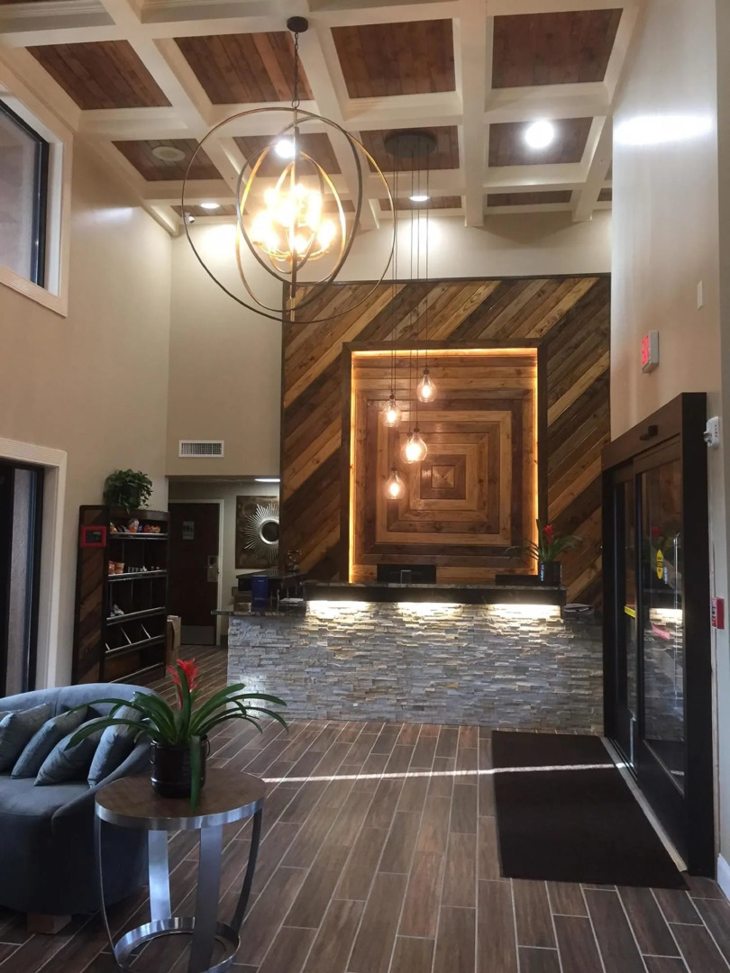 Aiden by Best Western Warm Springs Hotel and Event