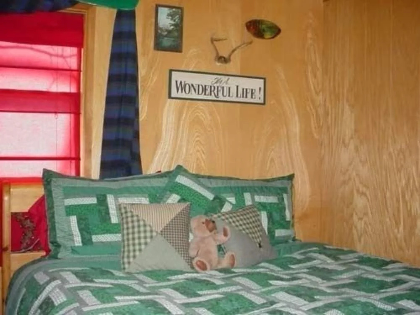 Eagles Nest B&B and Cottage Suites