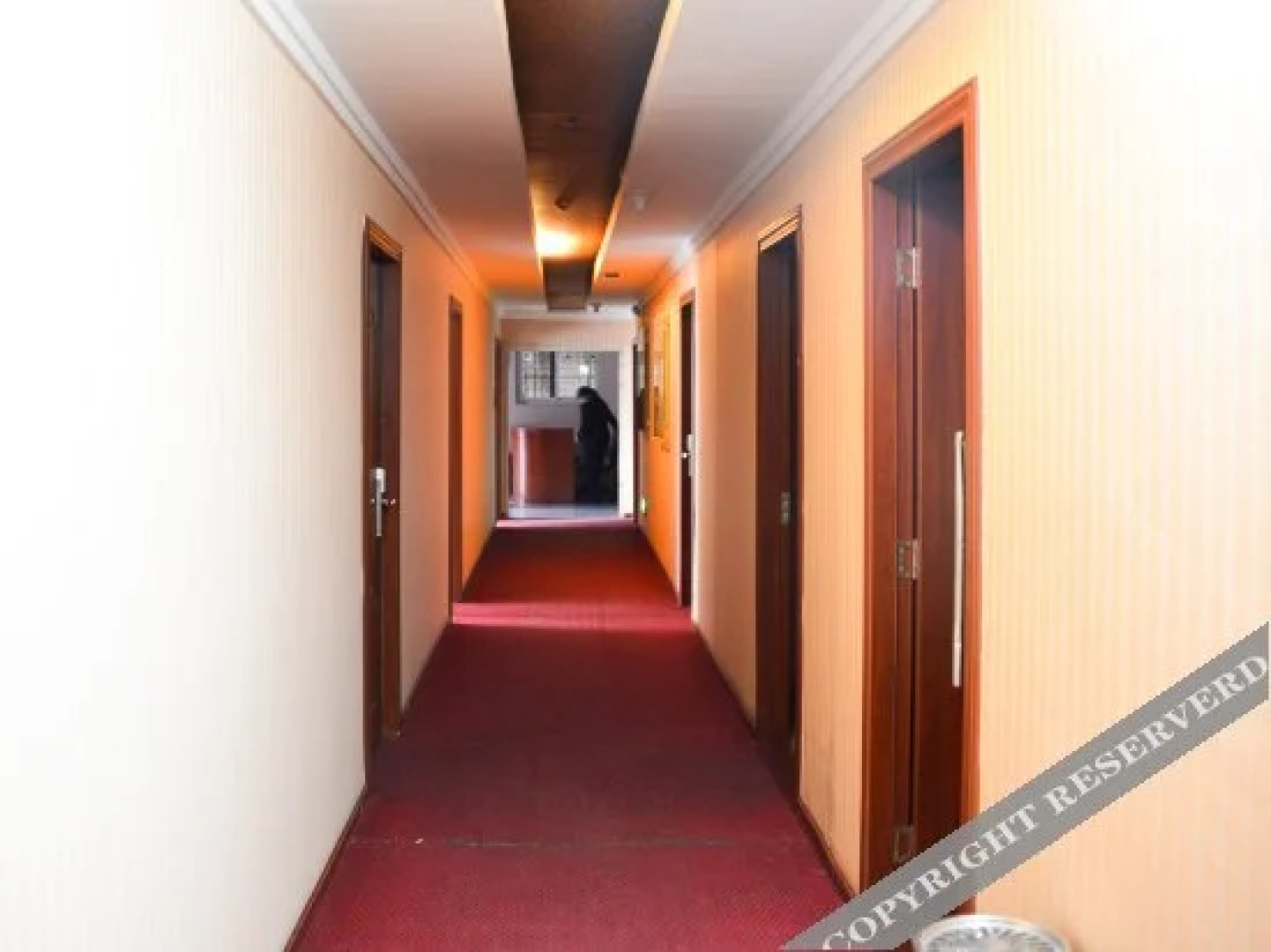 Yahong Business Hotel