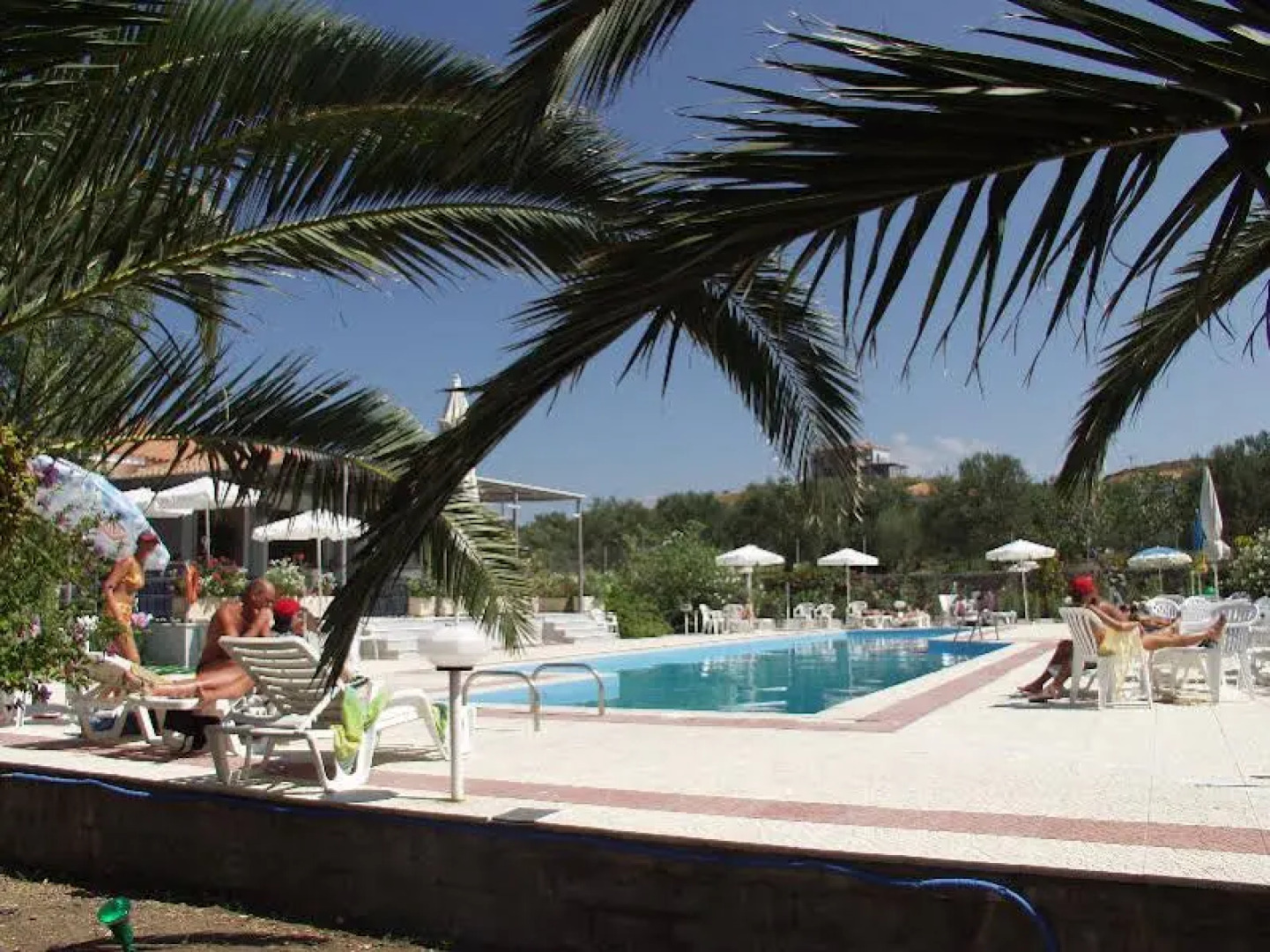 Eriphilly Studios & Apartments