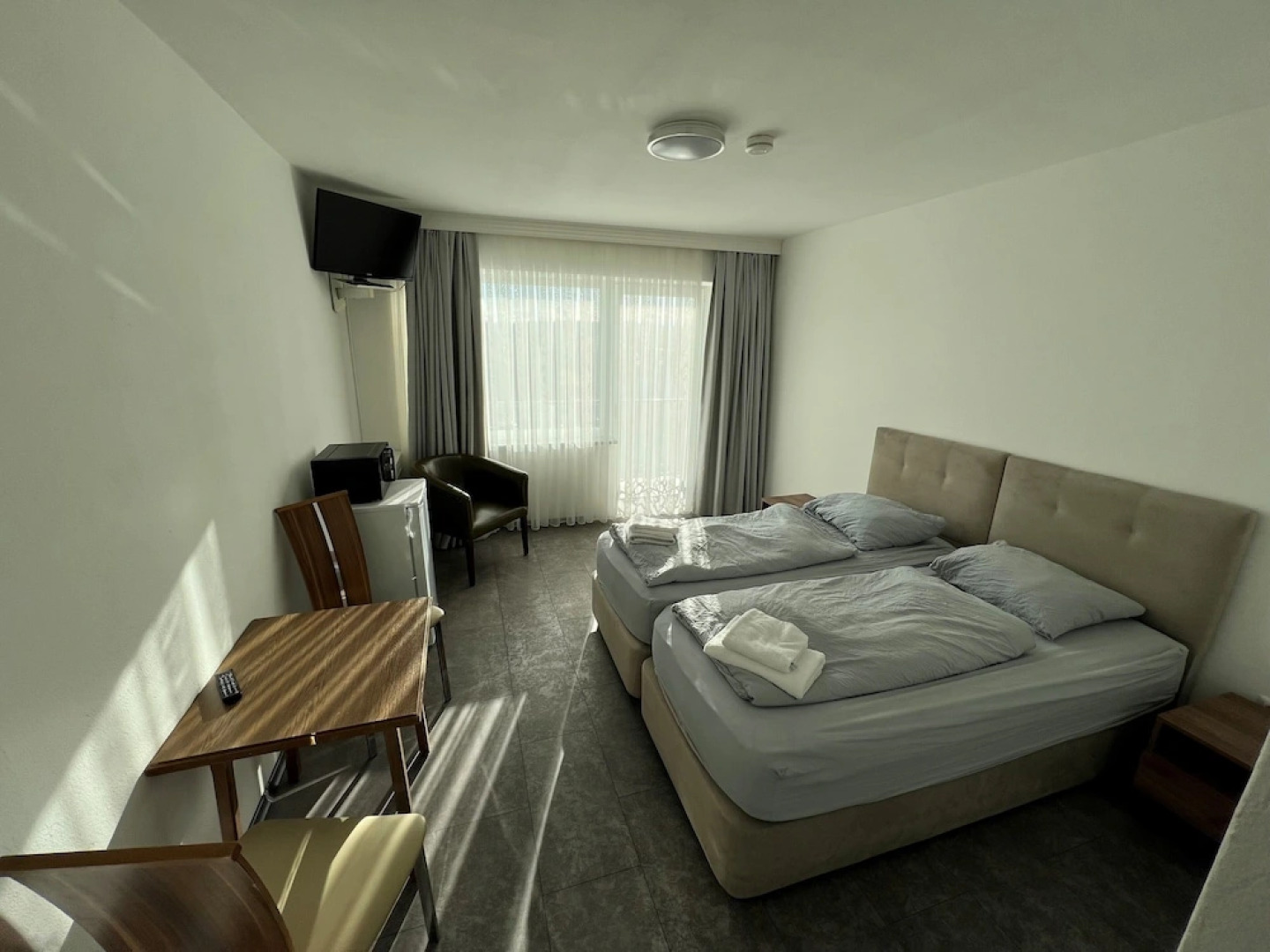 F Hotel 24h Check-In