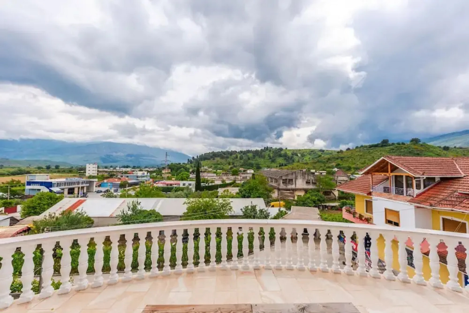 Hometown Apartment in Gjirokaster