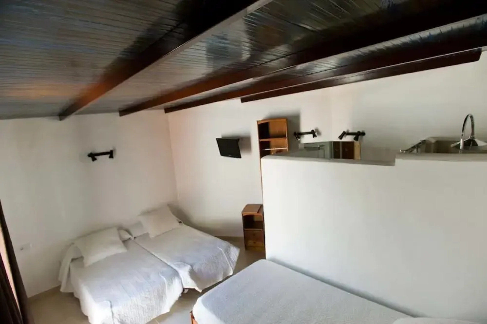 Hospederia Almundo by Alexandra Realty