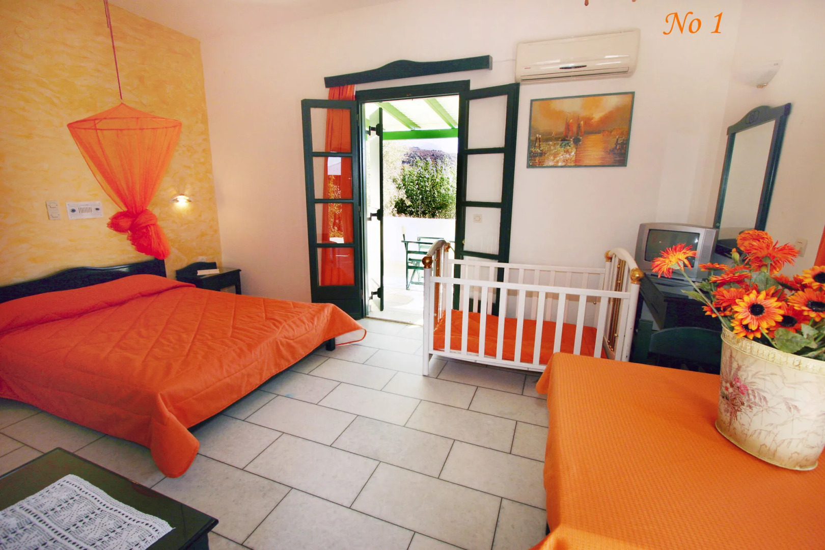 Studios Vrettos Beachfront Hotel