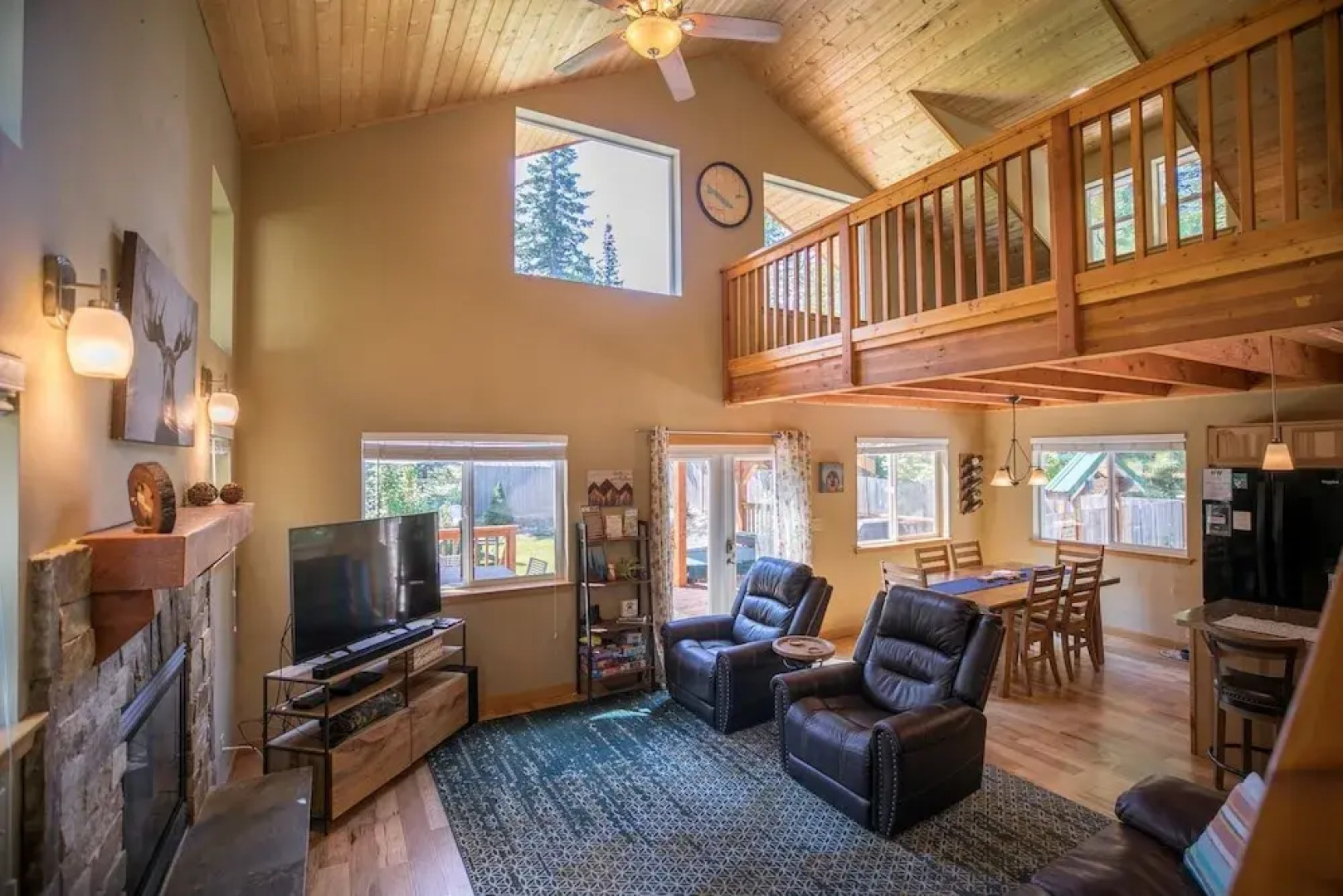 Paws In The Mountains 2 Bedroom Home by NW Comfy Cabins by RedAwning