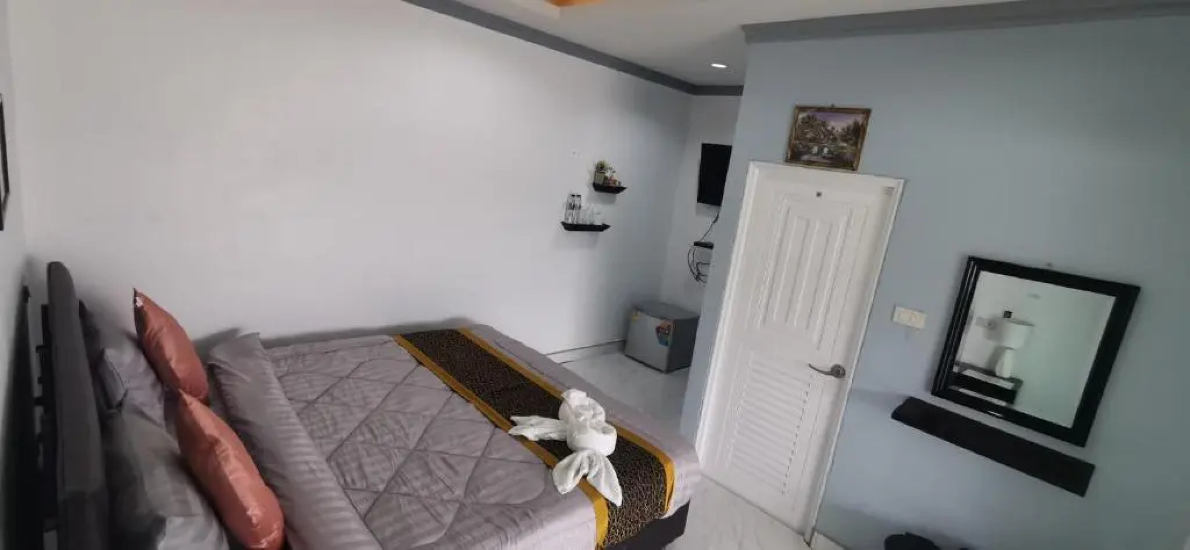 Chaiyai River Front Hotel