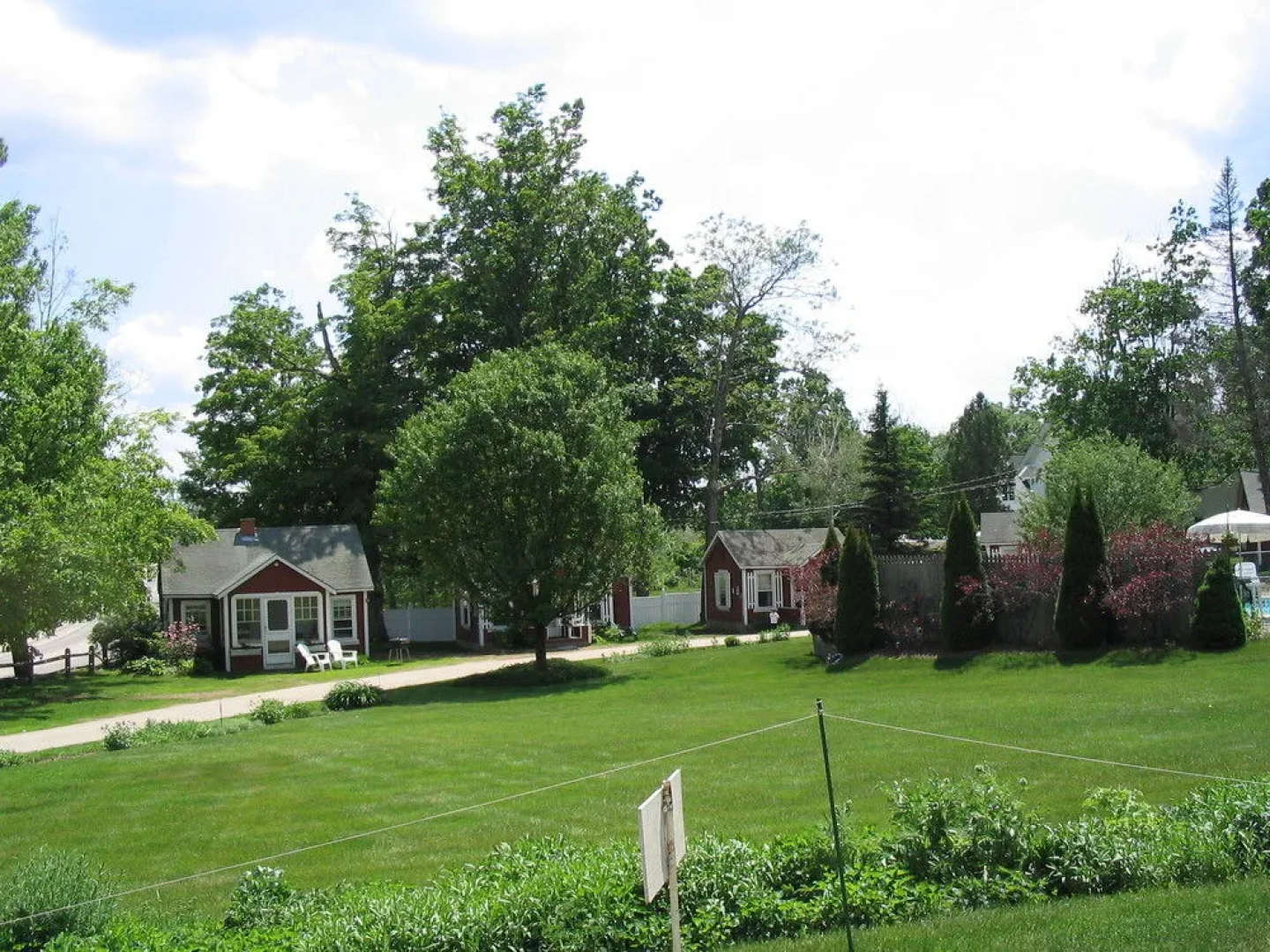 Old Red Inn & Cottages