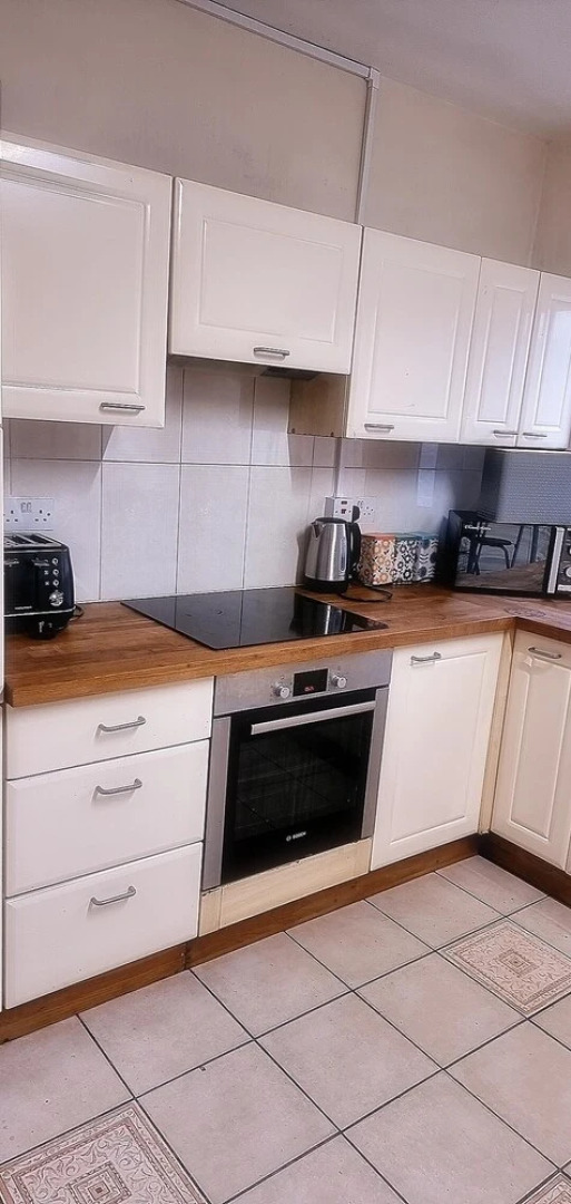 Captivating 3-bed in Wednesbury, Free Parking