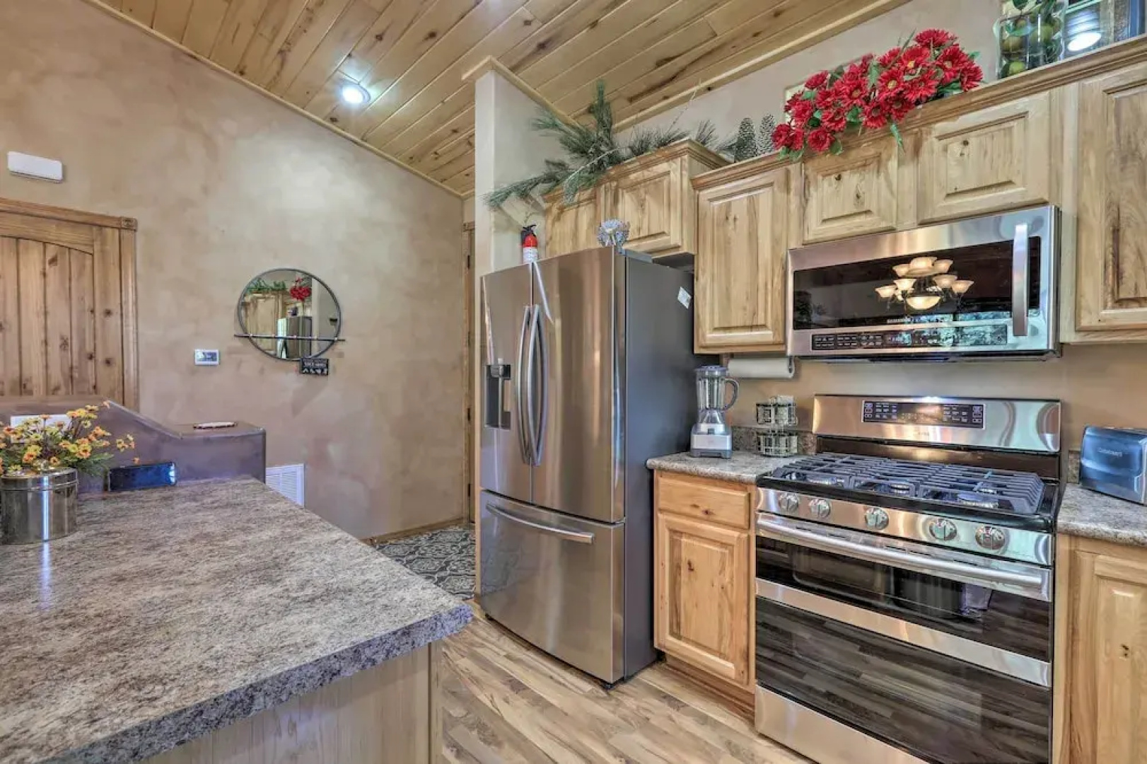 Pet-friendly Show Low Townhome w/ Deck & Grill!
