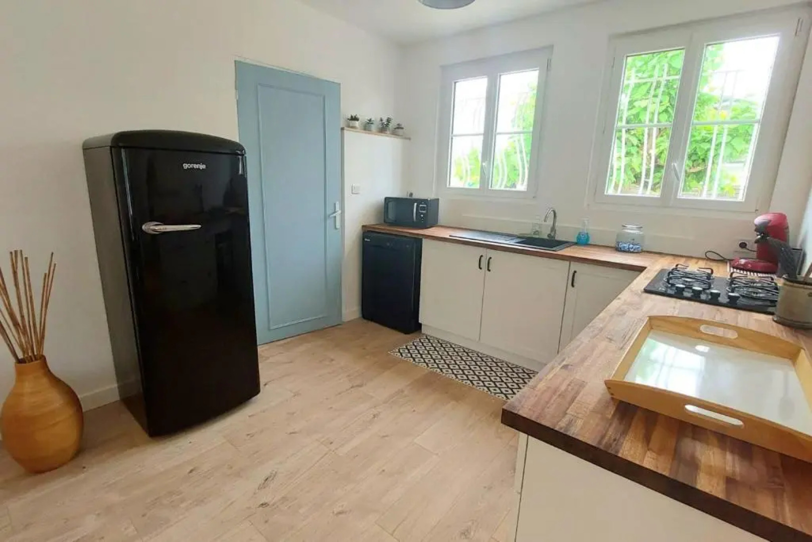 House 90 M With Pool And Garden