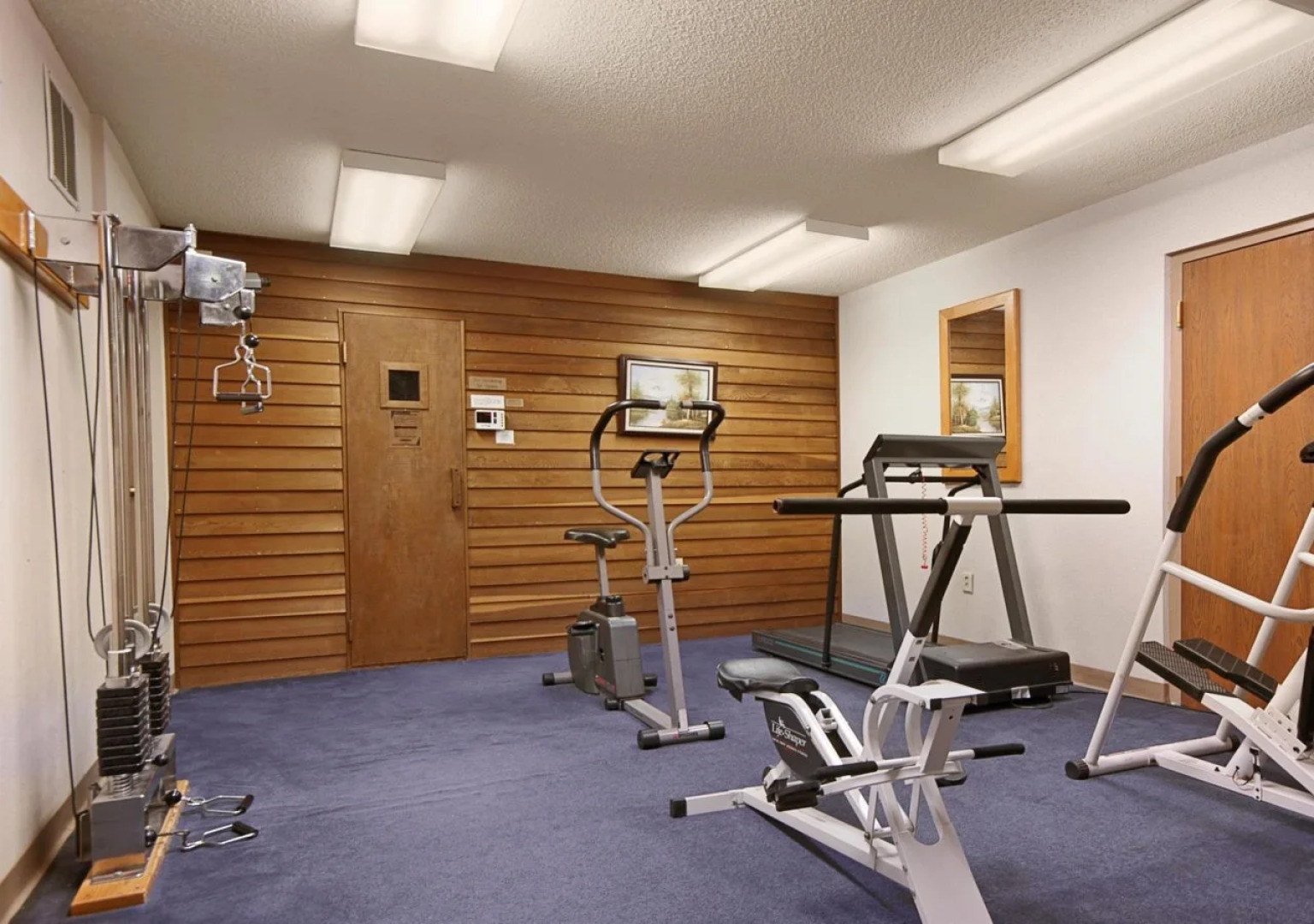 Econo Lodge Whitehall near Michigan's Adventure