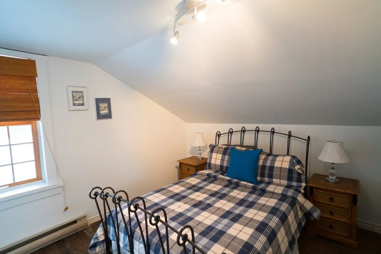 Cape Cod Cottage On River Rouge