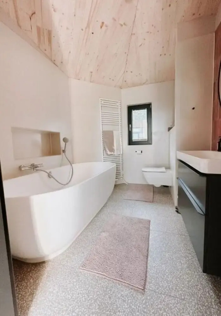 Super Nice Holiday Home by the Lake