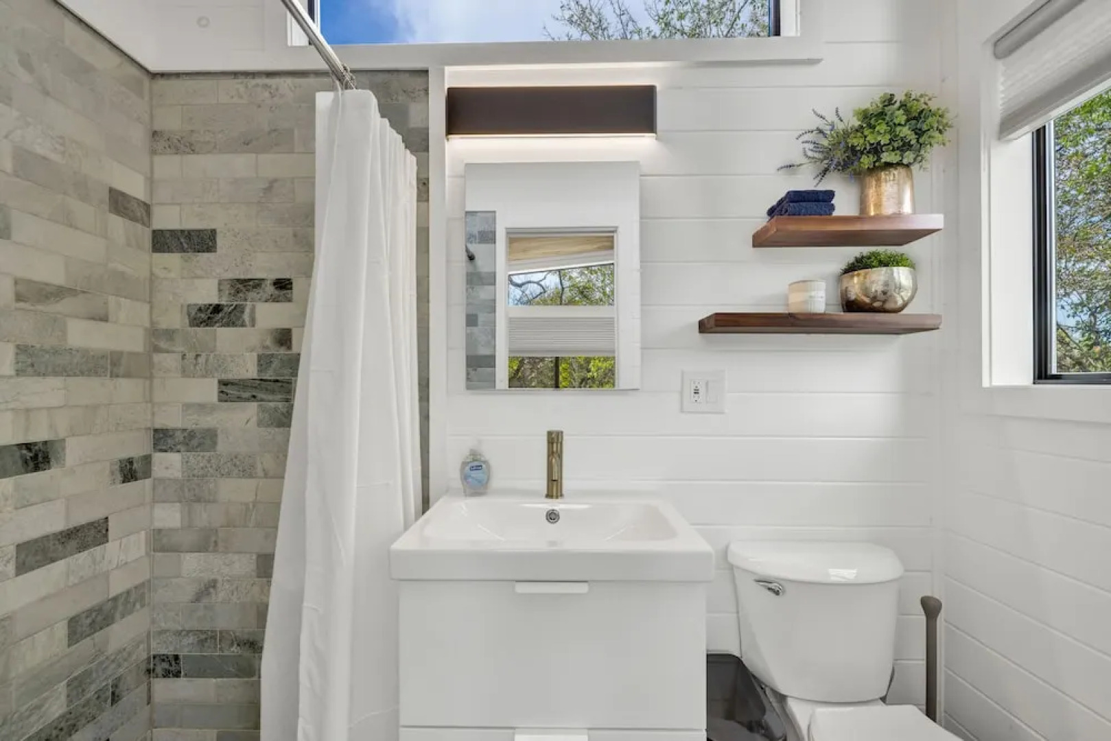 Selena-romantic Tiny Home-firepit