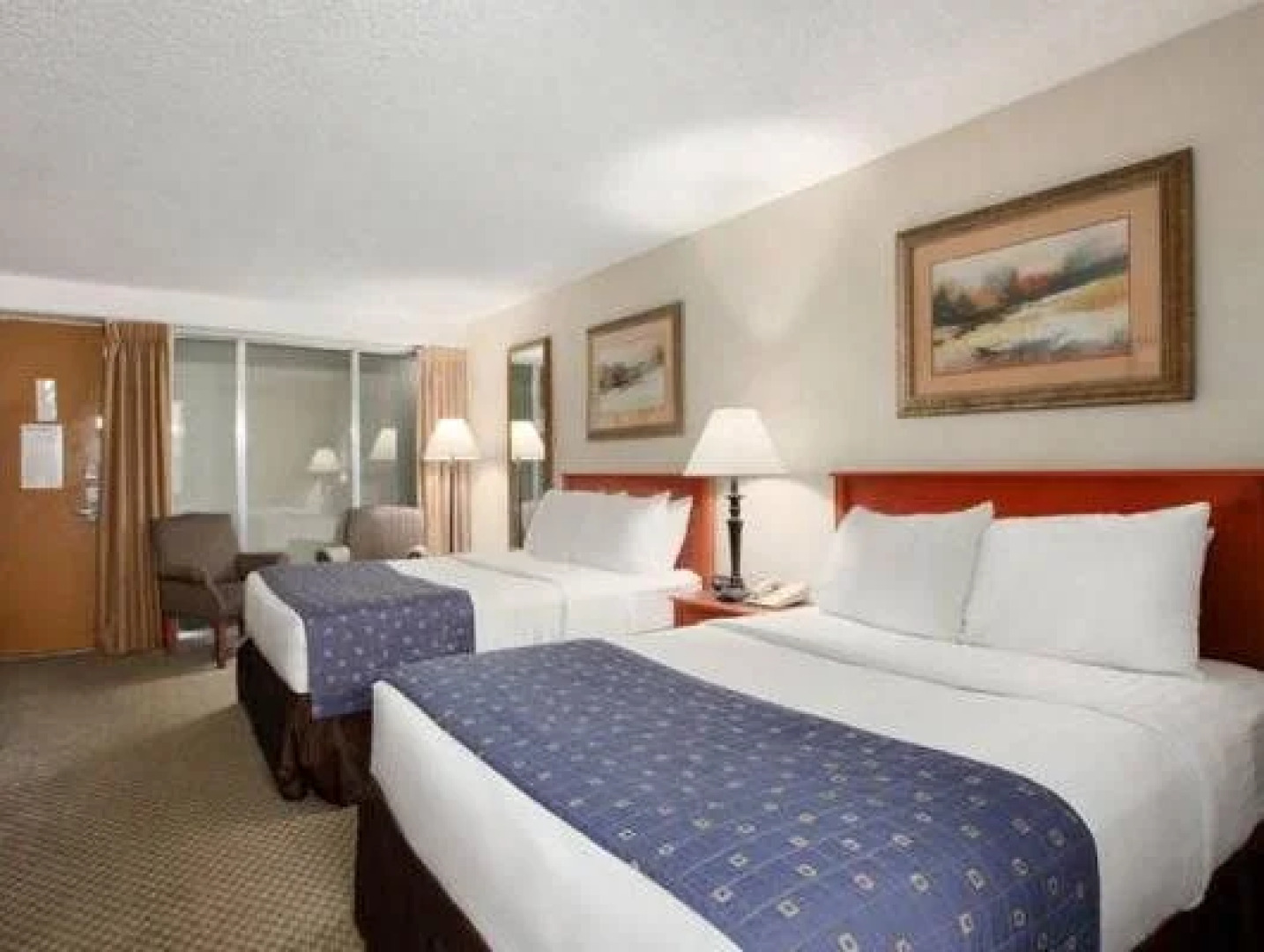 海斯大使酒店及会议中心(Hays Ambassador Hotel & Conference Center)