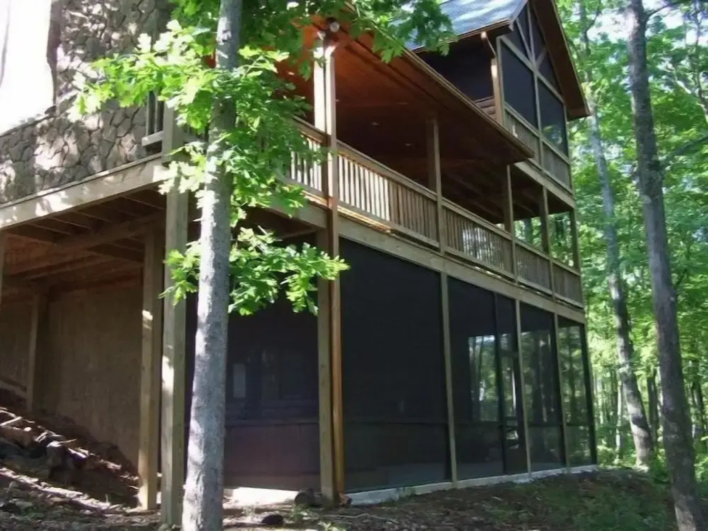 SERENITY WOODS Apartment 3 NEVAEH CABIN RENTALS