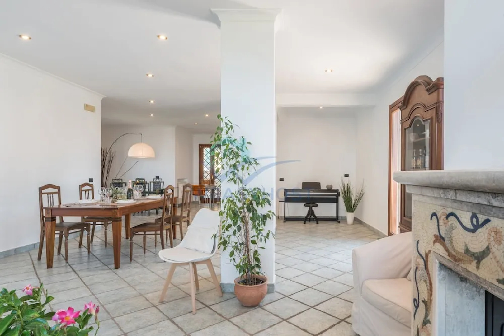 New Refined Villa Rayskaya In Monte Compatri