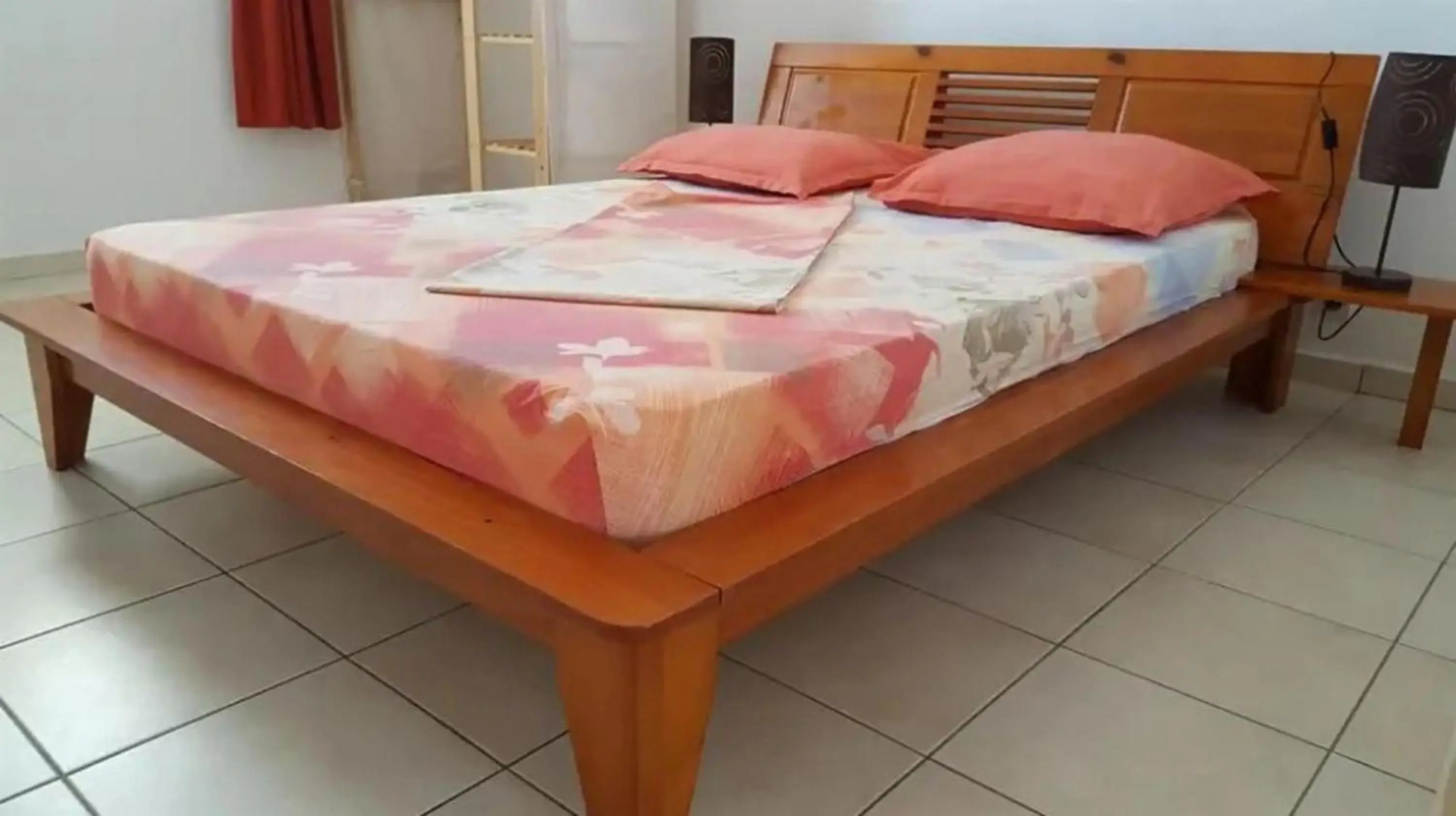 Maison de 3 chambres avec terrasse amenagee et wifi a Port Louis