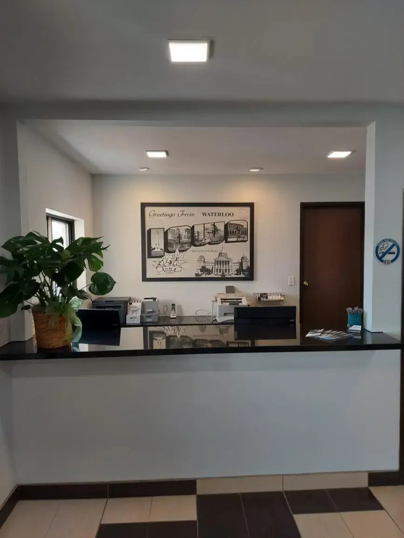 Boarders Inn & Suites by Cobblestone Hotels - Waterloo/Cedar Falls