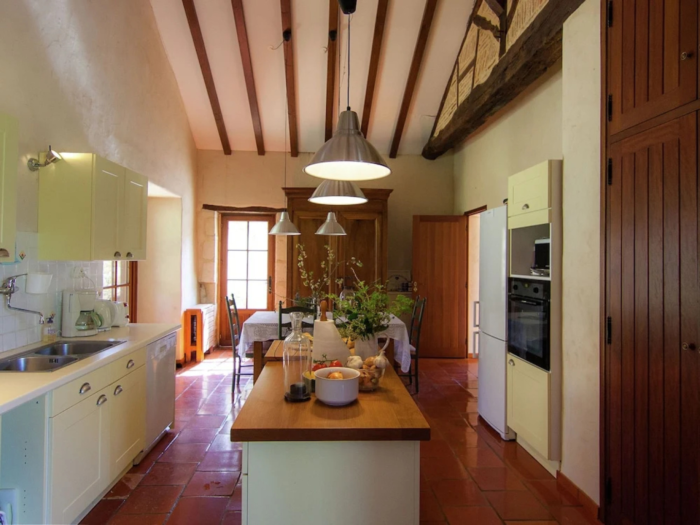 Marvelous Holiday Home in Issac With Swimming Pool