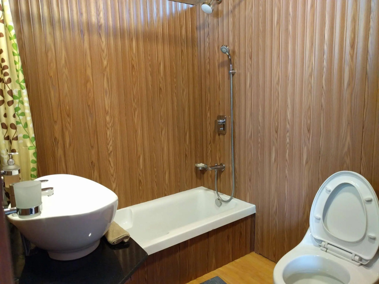 New Jacquline Heritage Houseboats Nigeen Lake