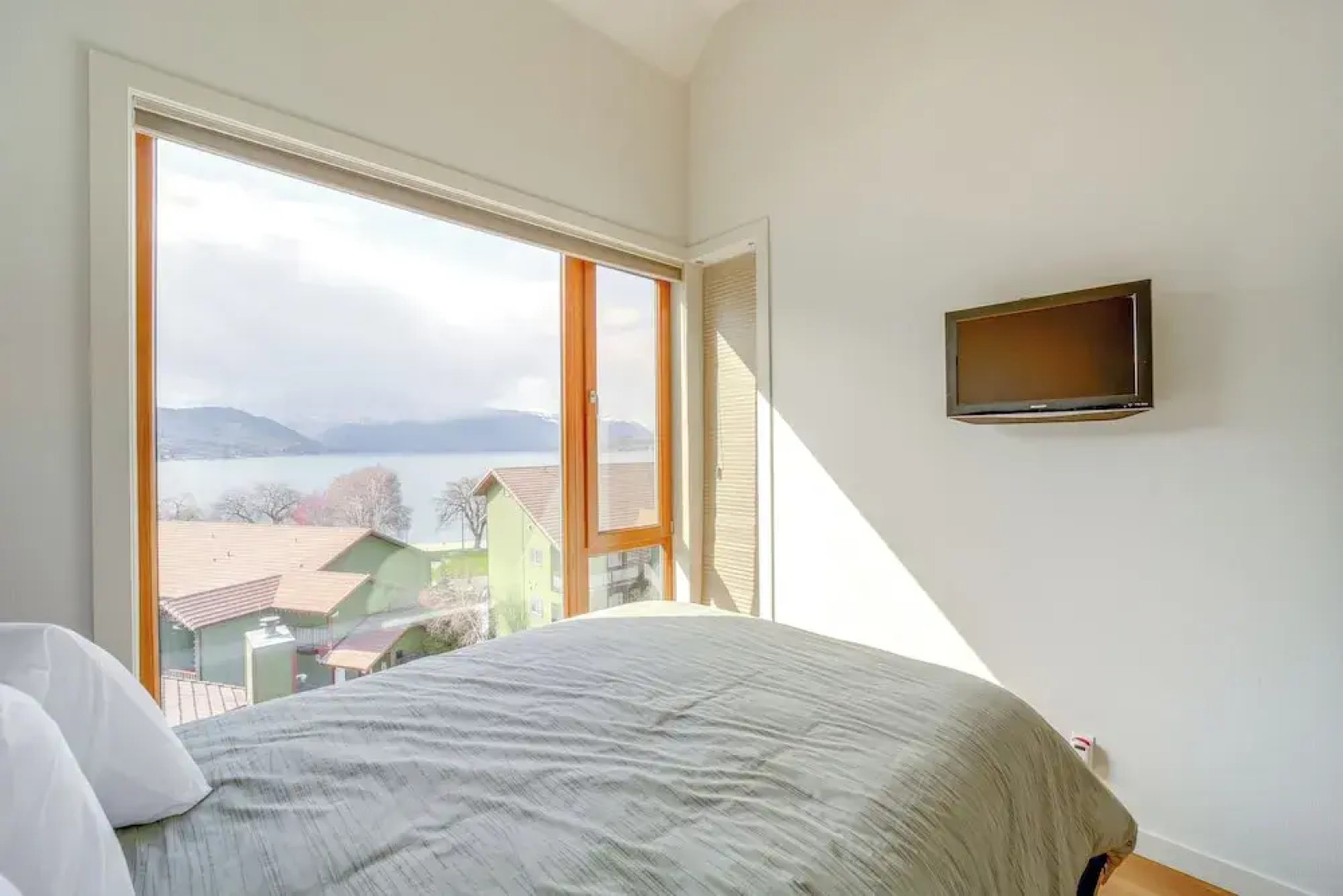 Walk to Lake Chelan: Top-level Waterfront Condo