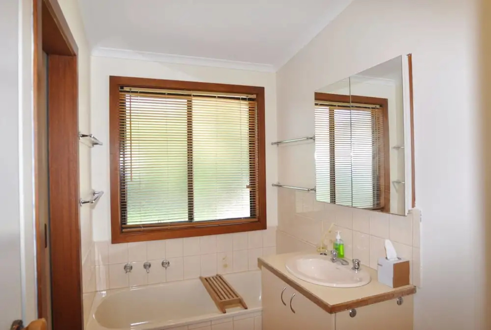 Inlet Dreaming - Free Wifi