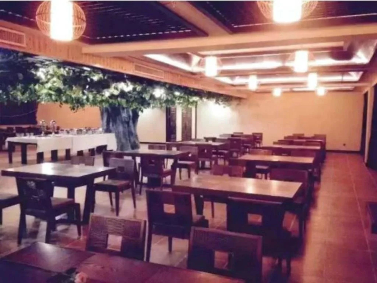 Yingjiang River Bian Chui Hotel