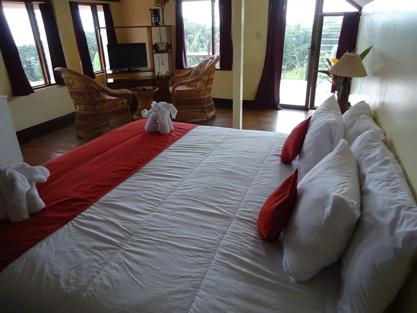 La Catalina Hotel and Suites