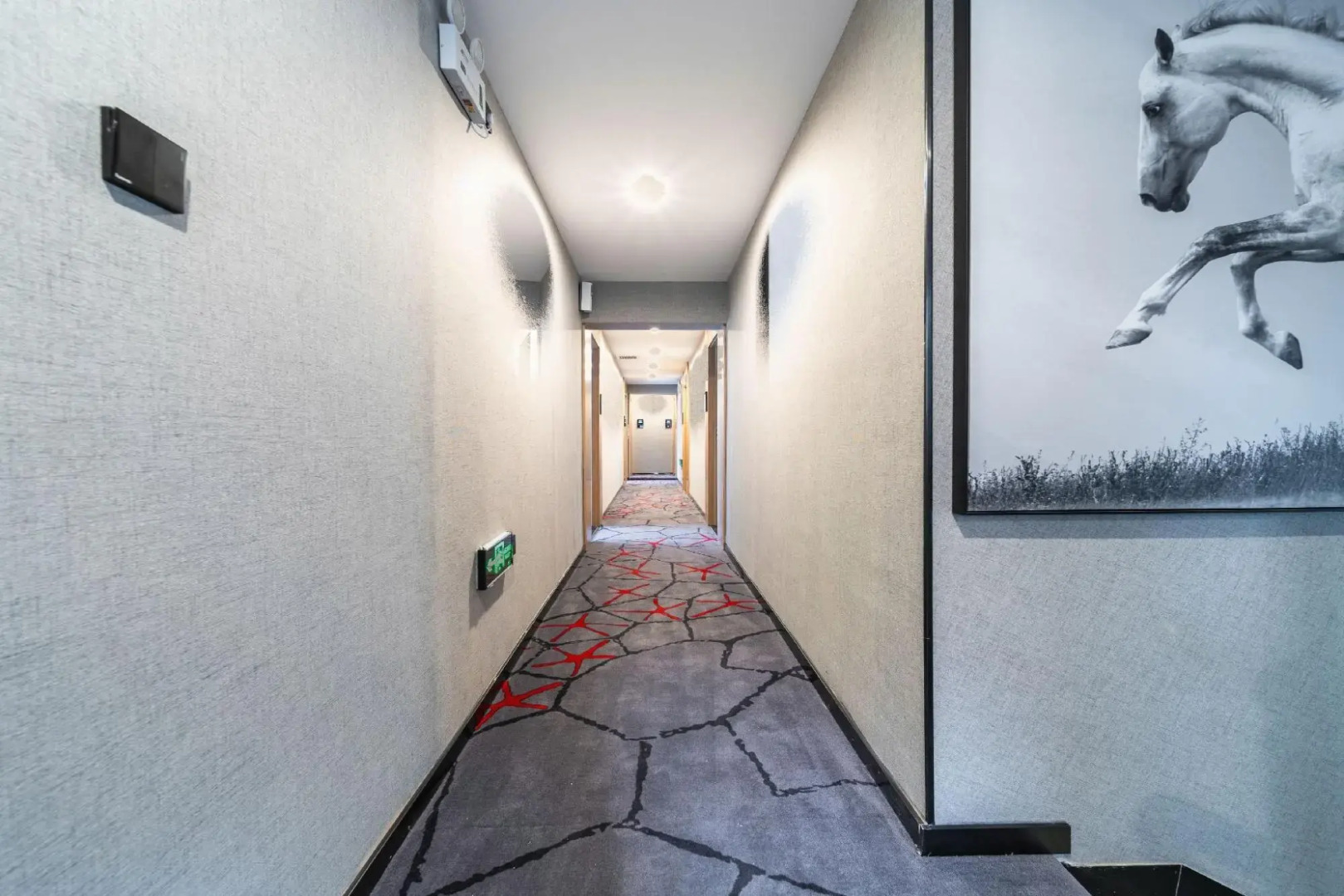 Yayue Hotel (Shangluo Yishui Jinyang Unit Shop)