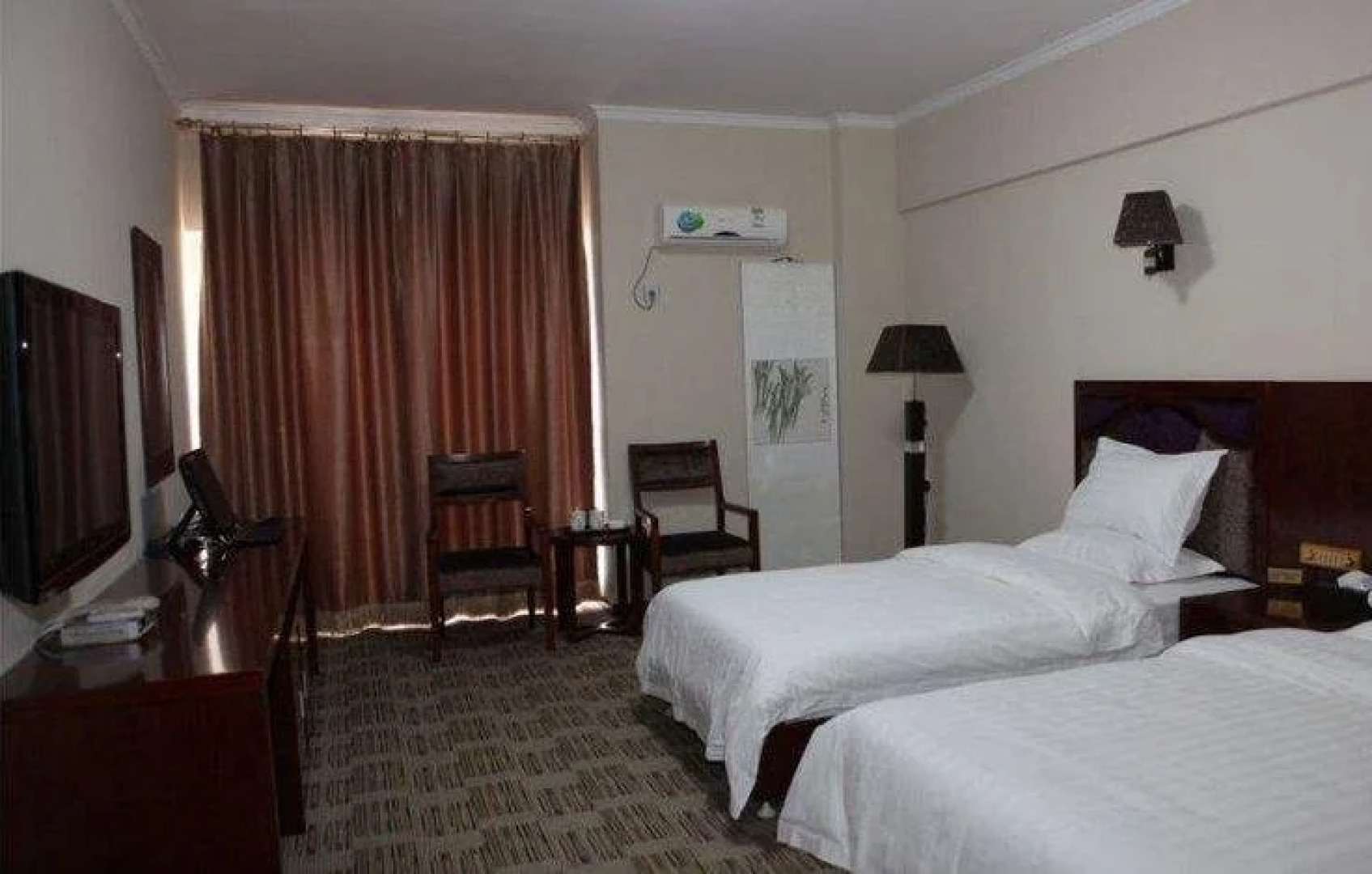 Jinghong Business Hotel