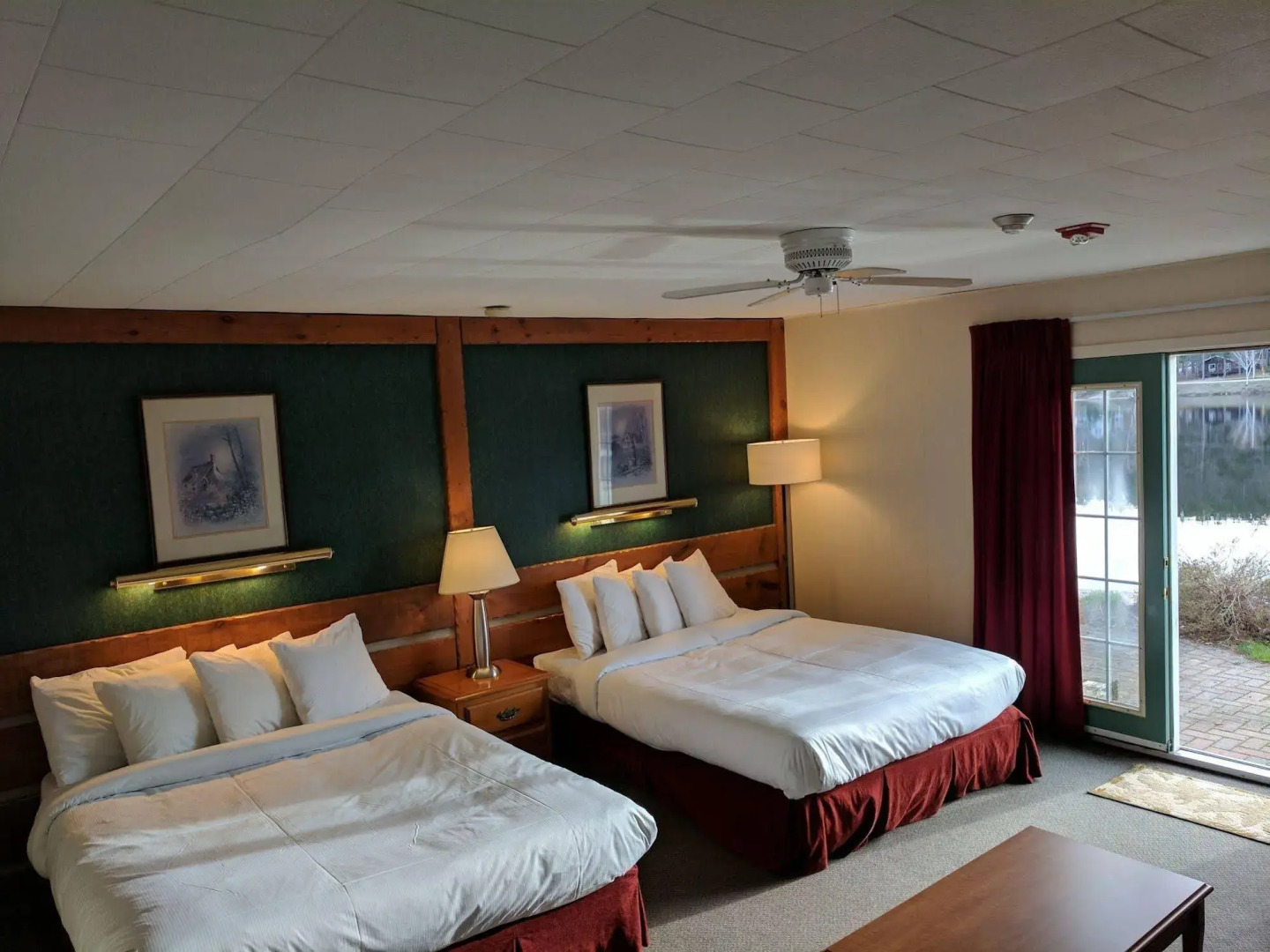 Algonquin Lakeside Inn