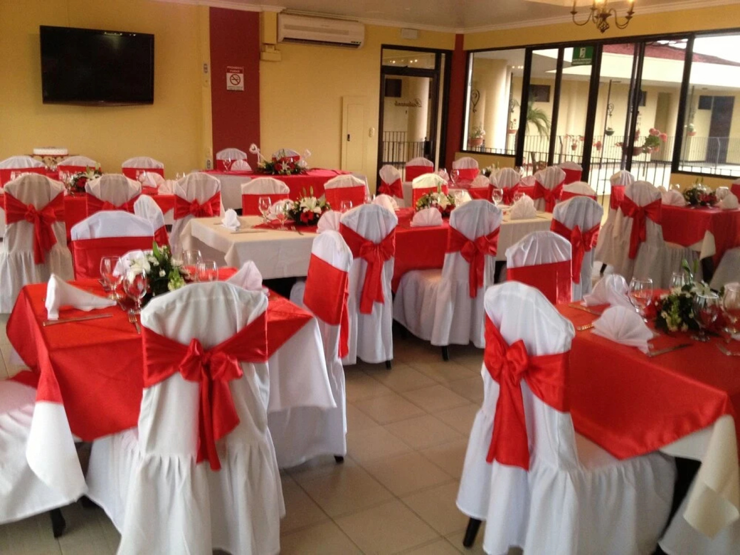 Lucky's Hotel y Casino