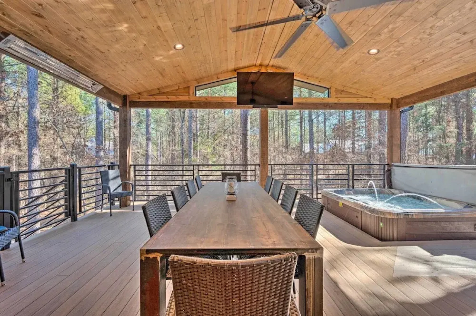 Broken Bow 'lazy Dog Lodge' w/ Hot Tub, Pool Table