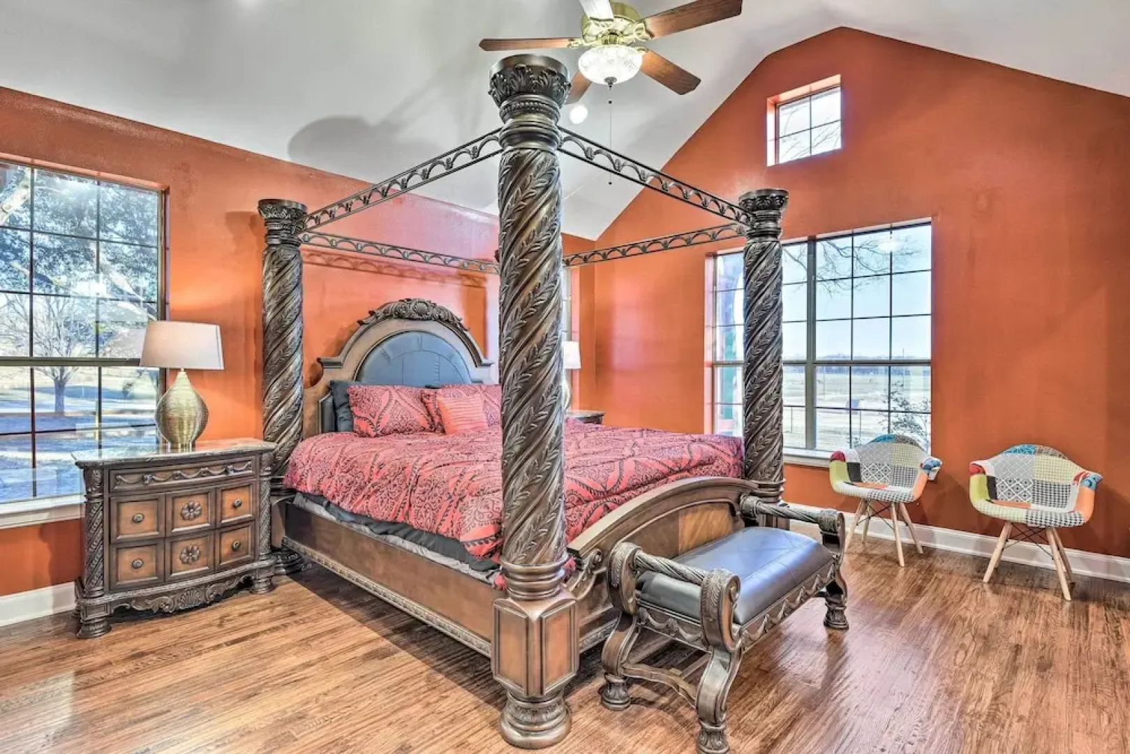 Private Pool: Spacious & Vibrant Argyle Villa!