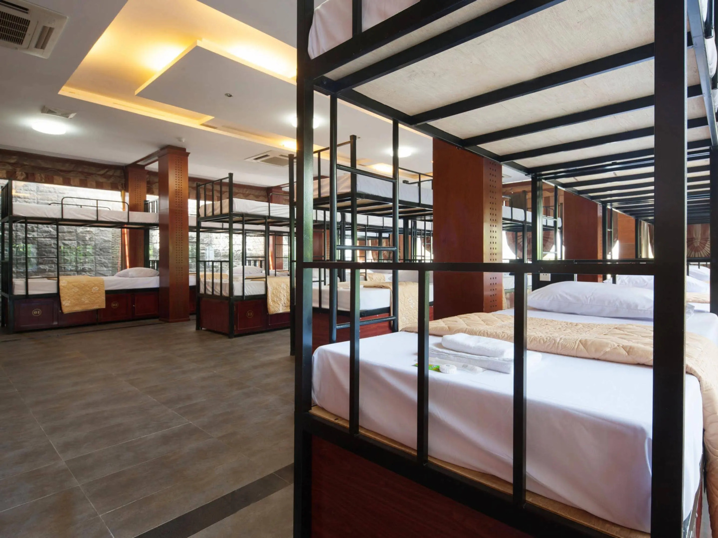 Catba Central Hostel