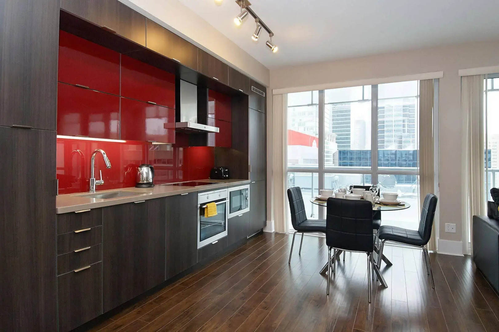 Whitehall Suites - Front Street West