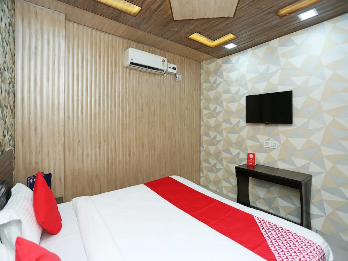 OYO 16515 Hotel Bombay Residency