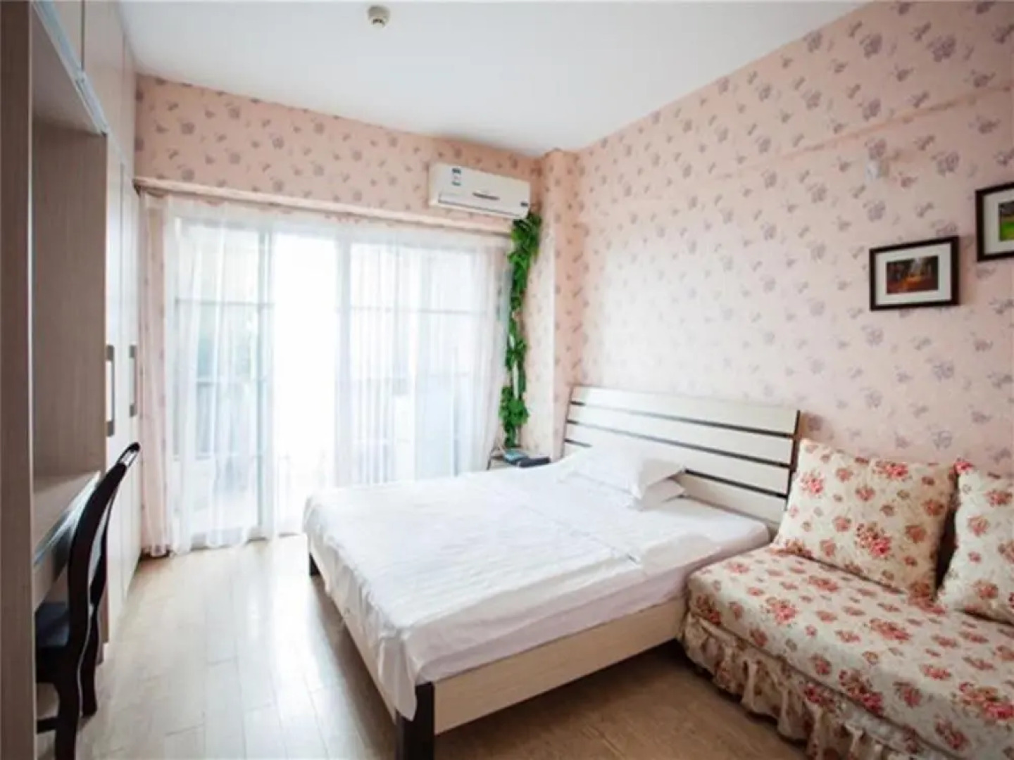 Chongqing Langqingju Apartment