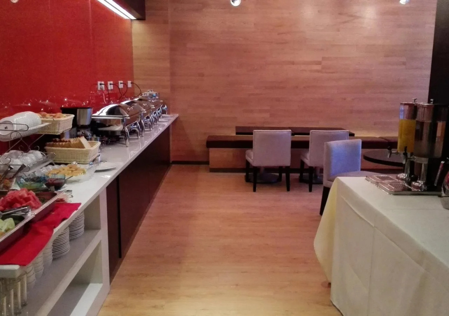 IBIS Leshan City Center Hotel