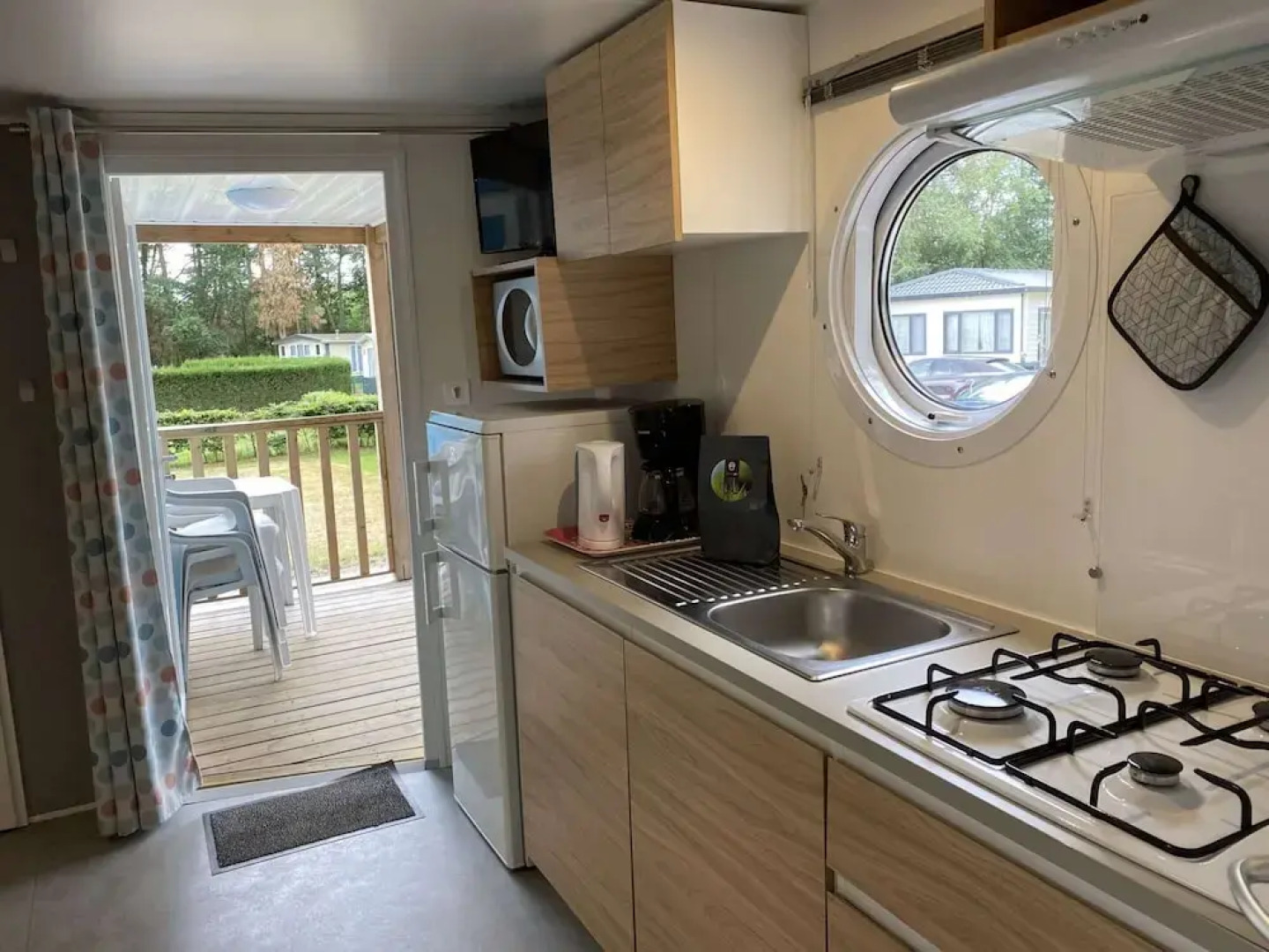 Neat Chalet With Microwave, Antwerp at 39 km