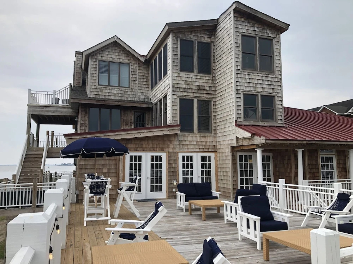The Burrus House Inn Waterfront Suites