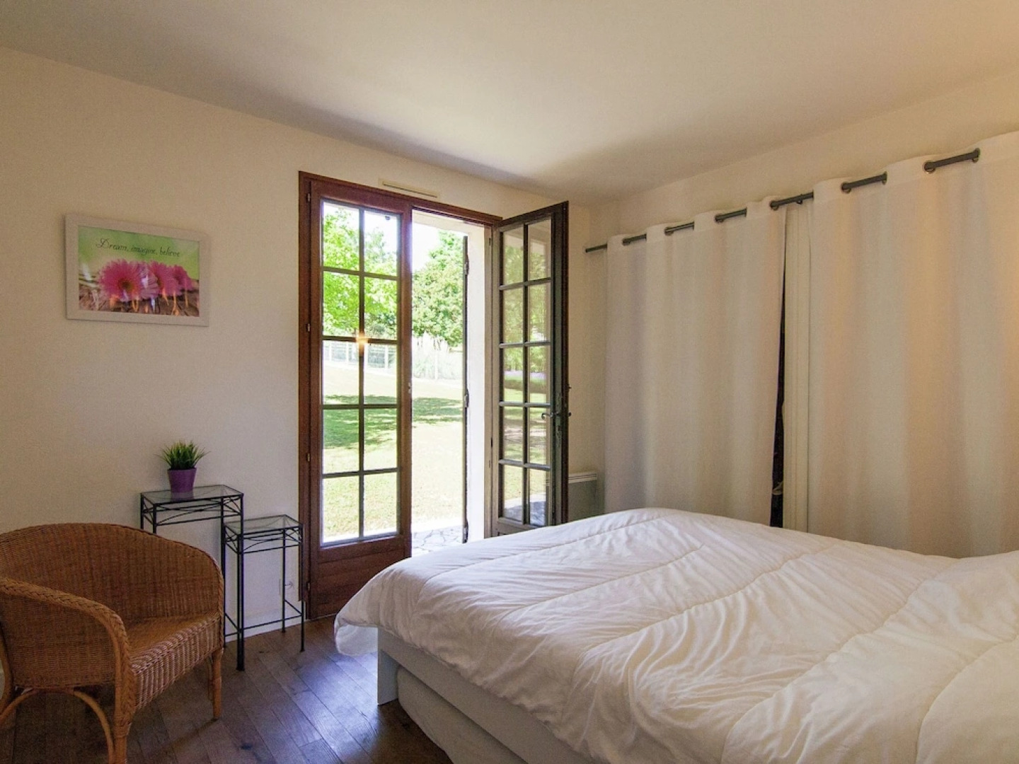 Cottage With Porch, Large Private Pool and Spacious Garden