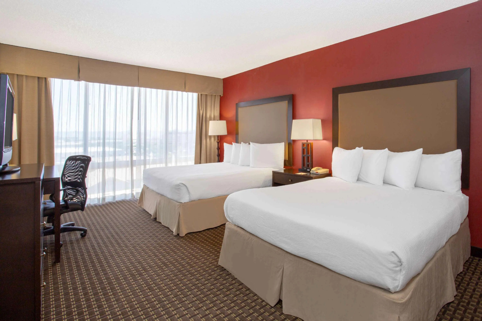 Holiday Inn Express & Suites Phoenix Midtown by IHG