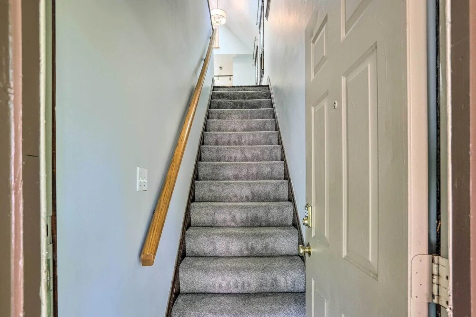 < 3 Mi to Dtwn: Cleveland Apt w/ Deck & Wet Bar