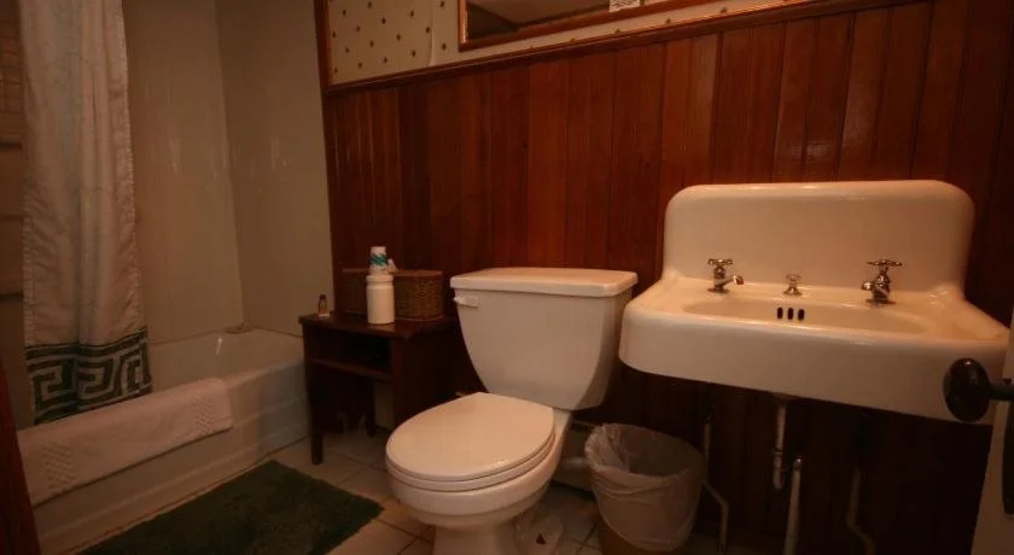 Spruce Lodge Bed & Breakfast & Guest Cottage