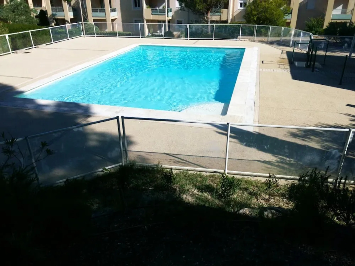 Apartment With 2 Bedrooms in Villeneuve-lès-avignon, With Pool Access,